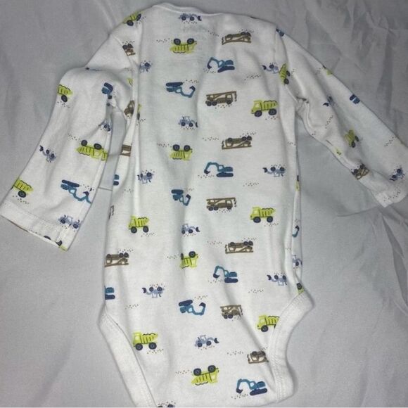 One long sleeve and one short sleeve onesie size 0-3M - Picture 3 of 6